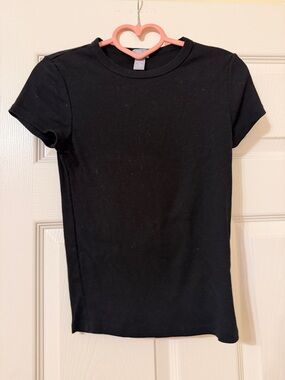 Tilly's Black Short Sleeve Kids Tee